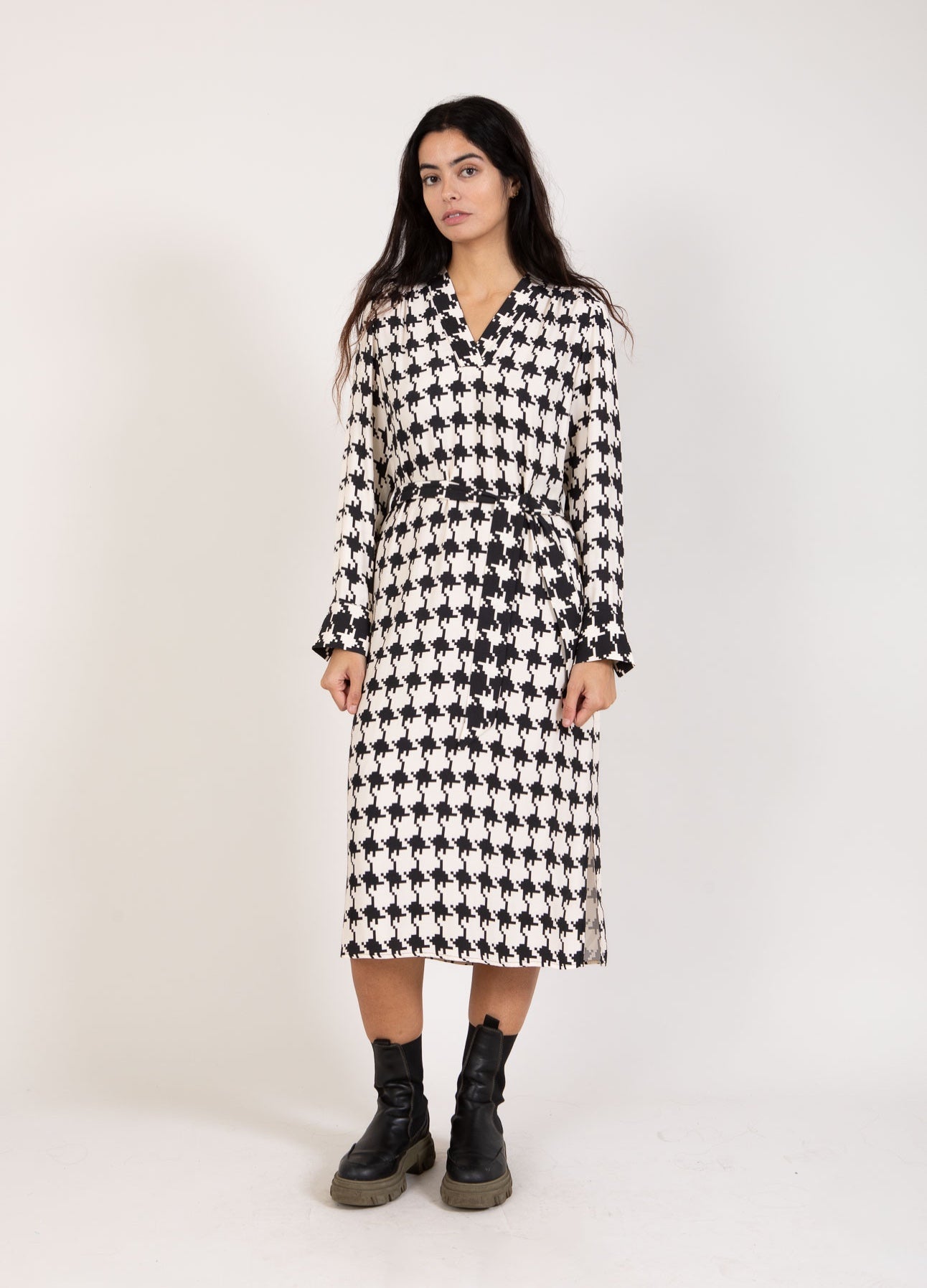 Coster Copenhagen  LANGE KLEED IN HOUNDSTOOTH PRINT Dress Houndstooth mix print - 901