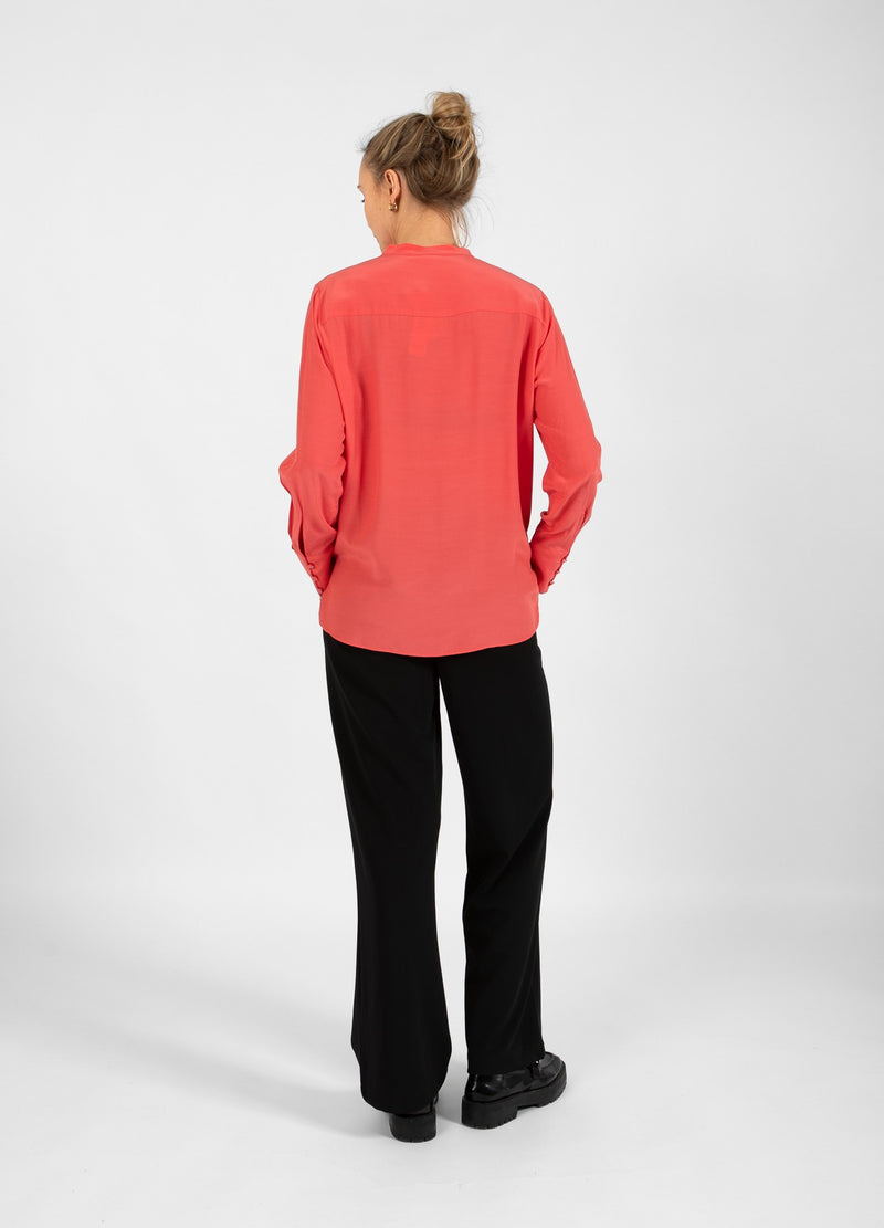 Coster Copenhagen BLOUSE MET GEVOUWEN KNOPENBIES Shirt/Blouse Hot coral - 685