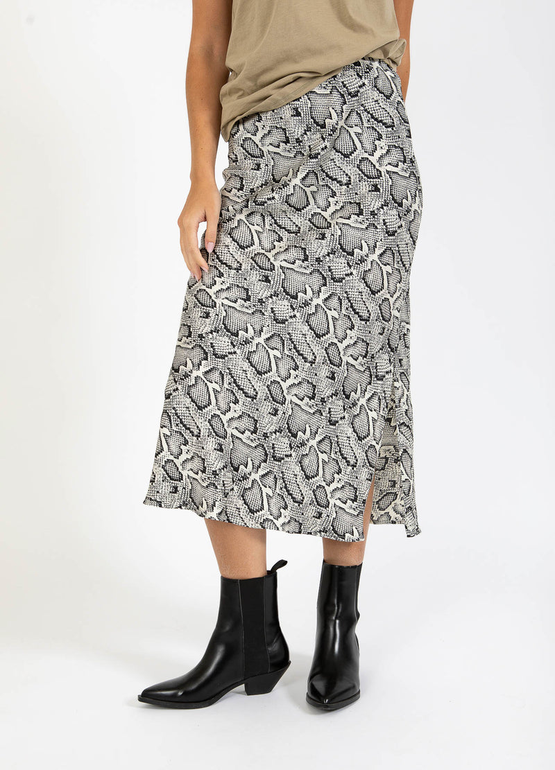 CC Heart  CC HEART SKYLER MIDDELLANGE BEDRUKTE ROK Skirt White snake print - 270