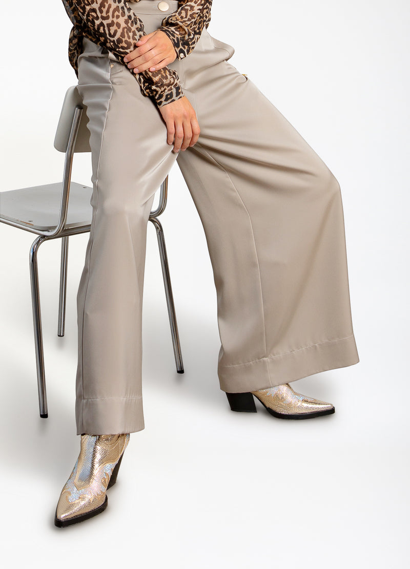 Coster Copenhagen GLANZENDE WIJDE BROEK MET HOGE TAILLE - PETRA PASVORM Pants Grey sand - 241