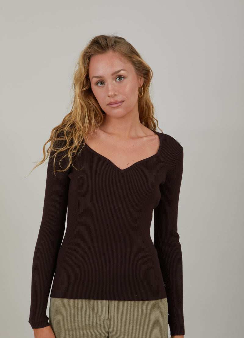 Coster Copenhagen KNIT WITH HEART SHAPE NECK Knitwear Brown bear - 358