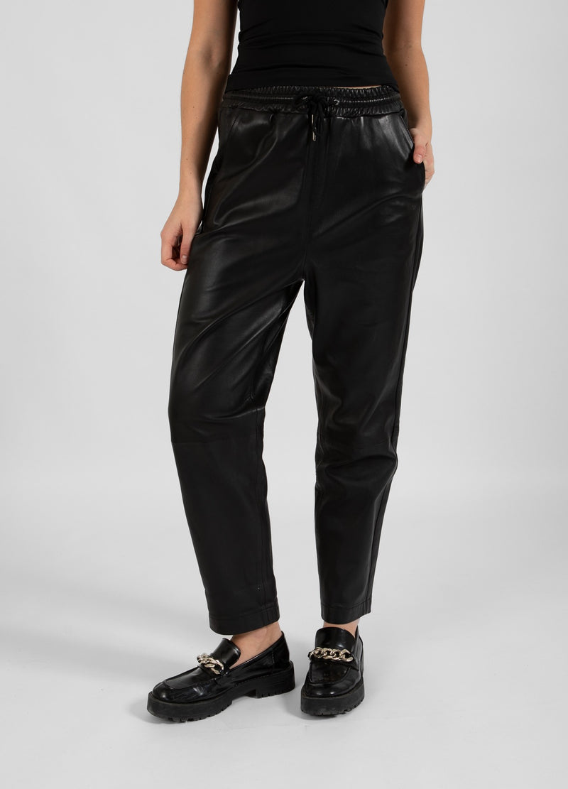 Coster Copenhagen ONTSPANNEN LEREN BROEK - SILLE PASVORM Pants Black - 100