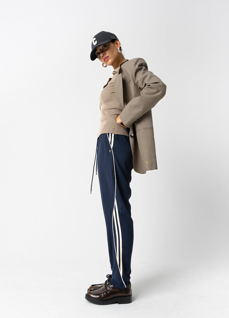 Coster Copenhagen ONTSPANNEN SPORTIEVE BROEK - SILLE PASVORM Pants Navy/off white - 566