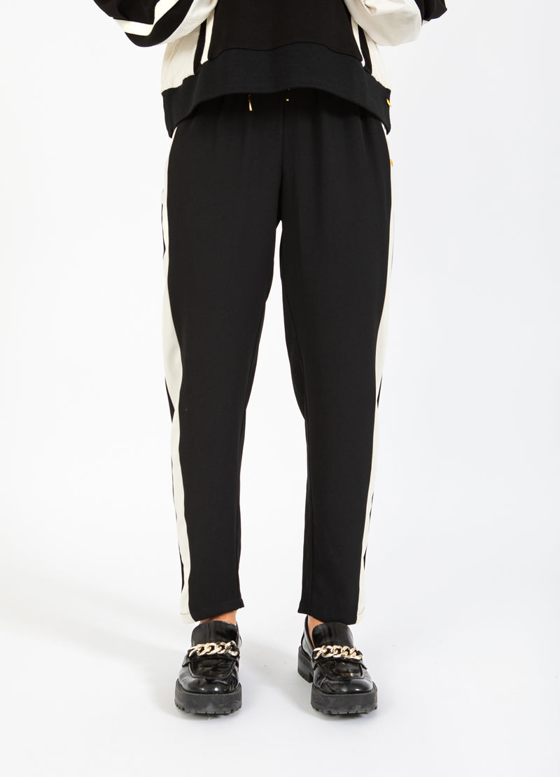 Coster Copenhagen SPORTIEVE BROEK MET ZIJPANEEL - SILLE PASVORM Pants Creme / black - 177