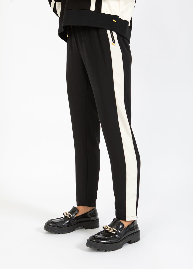 Coster Copenhagen SPORTIEVE BROEK MET ZIJPANEEL - SILLE PASVORM Pants Creme / black - 177