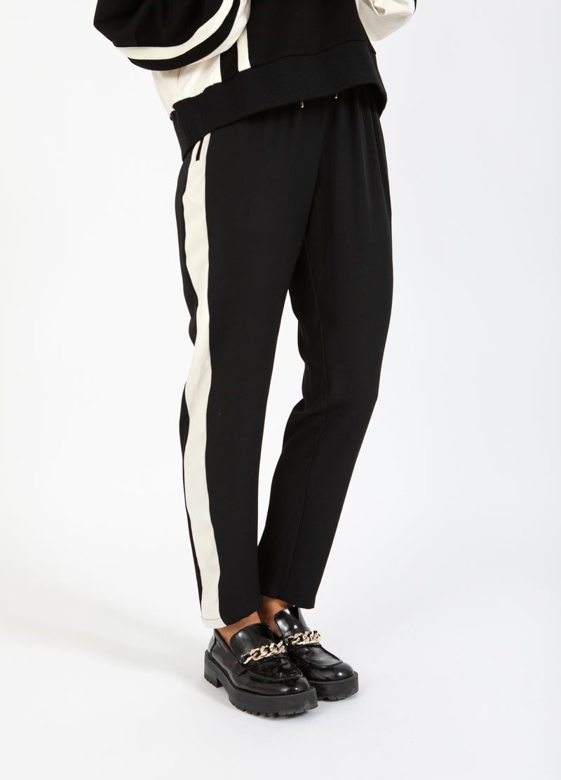 Coster Copenhagen SPORTIEVE BROEK MET ZIJPANEEL - SILLE PASVORM Pants Creme / black - 177