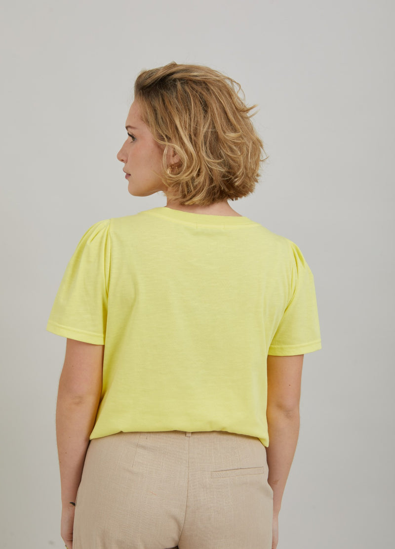 Coster Copenhagen T-SHIRT W. PLEATS T-Shirt Warm lemon - 784
