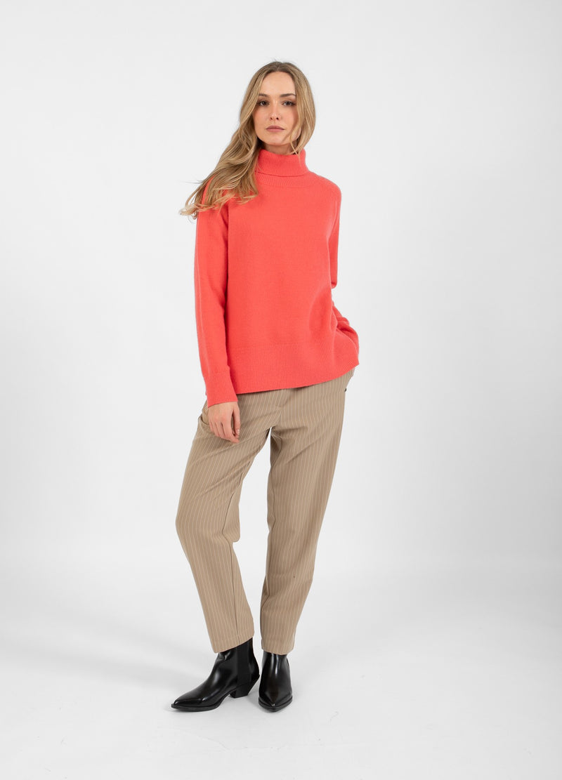 Coster Copenhagen TRUI MET HOGE HALS - COMFORTABEL GEBREID Knitwear Hot coral - 685